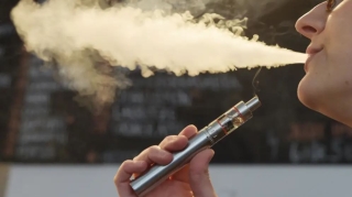 Tələbələrin elektron siqaretləri hərbi ehtiyac üçün yığılır 