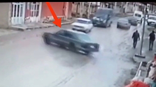 Sürücünün bu hərəkəti dəhşət saçdı: İki sürücü ölümlə üz-üzə qaldı - VİDEO