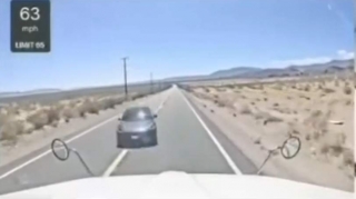 “Tesla” qarşı yola çıxıb TIR toqquşdu; qadın sürücü öldü - VİDEO 