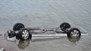 Toydan qayıdan şəxs maşını kanala aşırdı - Bacısı oğlu öldü 