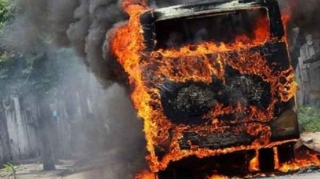 Hindistanda avtobus qəzası - Sərnişinlər yanaraq öldü 