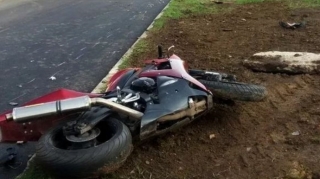 Bakıda minik avtomobili motosikletlə toqquşub, xəsarət alan var 