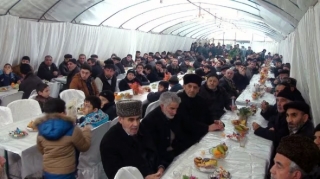 Azərbaycanda yas mərasimində kabab verildi - NARAZILIQ YARANDI 