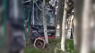 Стала известна причина ДТП с участием пассажирского автобуса на бакинском бульваре - ВИДЕО - ОБНОВЛЕННЫЙ