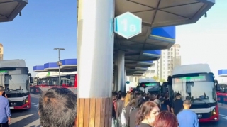 Bakıda sürücü avtobusu idarə etməkdən niyə imtina edib? - VİDEO