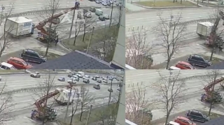 Yük maşını kranla toqquşdu: yolda işləyən elektriklər yerə çırpıldı - VİDEO