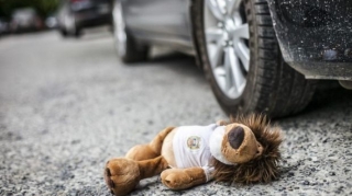 В Баку машина сбила трехлетнего ребенка