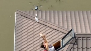 Pilotsuz təyyarələrlə su gözləyən müharibə qurbanları   - VİDEO