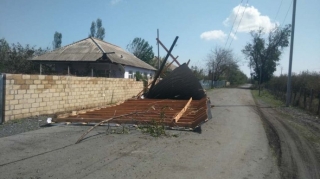 Güclü külək Zaqatalada 7 kəndə ciddi ziyan vurub - FOTO