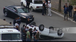 Gəncədə toqquşan avtomobillərdən biri aşdı, xəsarət alan var   - FOTO