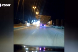 Yük maşını yolda belə təhlükə saçdı  - VİDEO