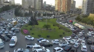 Bakının əsas küçə və prospektlərində sıxlıq var: Onlarla avtobus yolda qalıb – SİYAHI  - FOTO
