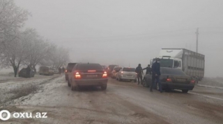 Снежная погода парализовала движение по трассе Баку-Шамахы-Евлах  - ФОТО