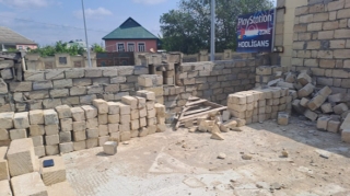 Daha bir qanunsuz tikili söküldü - FOTO