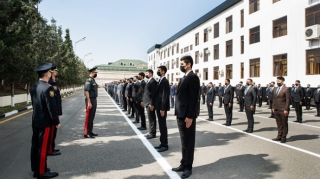 Vilayət Eyvazov vətəndaşları qəbul etdi; polisə qəbul üçün sıra baxışı keçirdi - FOTO  - VİDEO