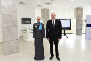 Prezident İlham Əliyev məşhur robot Sofiya ilə İmişlidə görüşdü – FOTOLAR