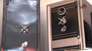 Ustalar restorandan seyf oğurlayıb özlərinə telefon aldılar - Bakıda