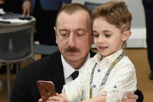 Prezidentlə görüşən uşaq bu görüntülərlə bir anda məşhur oldu - VİDEO