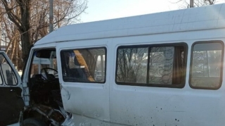 Bakı-Sumqayıt yolunda mikroavtobus qəzaya uğradı: Xəsarət alanlar var - YENİLƏNİB - VİDEO   - FOTO