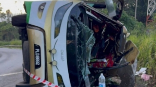 В Малайзии в ДТП погибли 15 человек - ФОТО