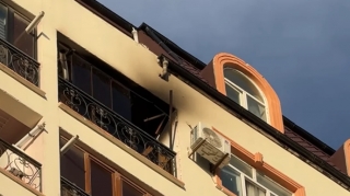 Sumqayıtda yaşayış binasında yanğın baş verib - VİDEO 