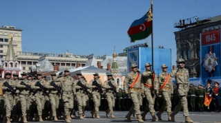 Moskvada əsgərlərimizdən “Şəhidlər ölməz, Vətən bölünməz” şüarı - VİDEO 