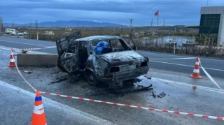 Hərəkətdə olan avtomobil alışdı:  yaşlı ər-arvad yanaraq öldü  - FOTO