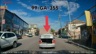 Sürücü yük yerini açıq qoyub hərəkət etdi: Cəriməsi var - VİDEO