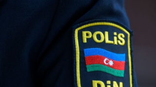 Azərbaycanda polis əməkdaşı ehtiyatsızlıqdan güllə yarası alıb