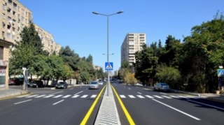 Yarım il ərzində Bakıda neçə kilometr yol yenidən qurulub?