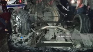 Sumqayıtda ağır qəza:  "BMW" “Lexus”la toqquşub, aşdı   - FOTO