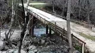 Sakinlər öz hesablarına tikdikləri körpü yararsız vəziyyətə düşüb - VİDEO 