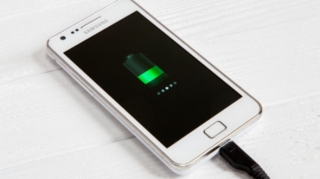 Batareyanı korlamamaq üçün telefonu necə doldurmaq olar? - Sadə qayda 