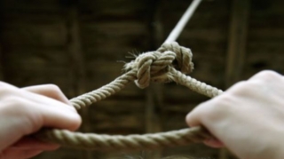 Azərbaycanda şagird məktəbdə ÖZÜNÜ ASDI 