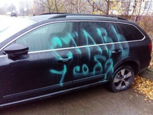 Diplomatlarının avtomobillərinə hücum olub