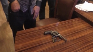 Bakıda üzərində silah gəzdirən şəxs saxlanılıb - VİDEO 