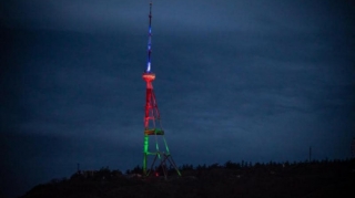Tbilisidəki televiziya qülləsi Azərbaycan Bayrağının rəngləri ilə işıqlandırıldı - FOTO