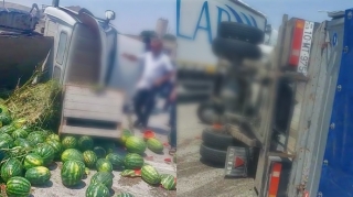 Qaradağda yük maşını aşdı, qarpızlar yola səpələndi   - VİDEO
