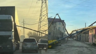 В Баку грузовик повредил линии электропередач, газа и интернета  - ВИДЕО