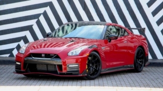 Суперкар Nissan GT-R  получит гибридную версию  - ФОТО