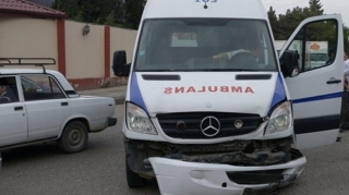 В Гяндже машина скорой помощи попала в аварию, есть пострадавший  - ФОТО