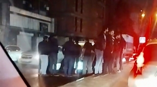 Xırdalanda yolu müəyyən olunmamış yerdən keçən piyada vuruldu   - VİDEO