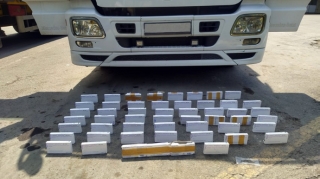 Azərbaycan gömrükçüləri 10 "Mercedes"i saxladı, sürücülərdən görün nələr aşkarlandı 