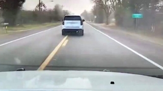 Sükan arxasında mürgüləyən yaşlı “Ford” sürücüsü qəza törətdi - VİDEO 