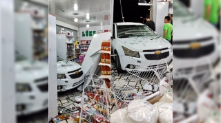 Tormoz əvəzinə qazı basan sürücü  maşını marketə saldı    - VİDEO