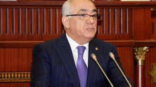 Baş nazir və hökumət üzvləri parlamentdə 