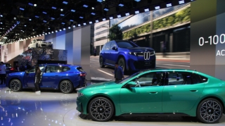 Dünyanın ən böyük avtomobil sərgisi öz işinə başladı - FOTO 