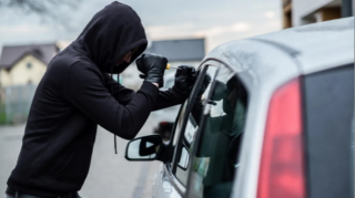 Bakıda avtomobildən külli miqdarda pul və maqnitofon oğurlandı 