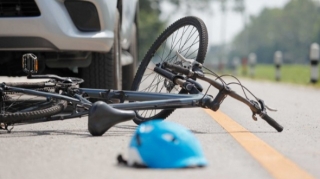 Mingəçevirdə avtomobil velosipedçini vurdu 