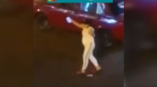 Bakıda gecə klubundan çıxan qadın küçədə görün nə etdi  - VİDEO